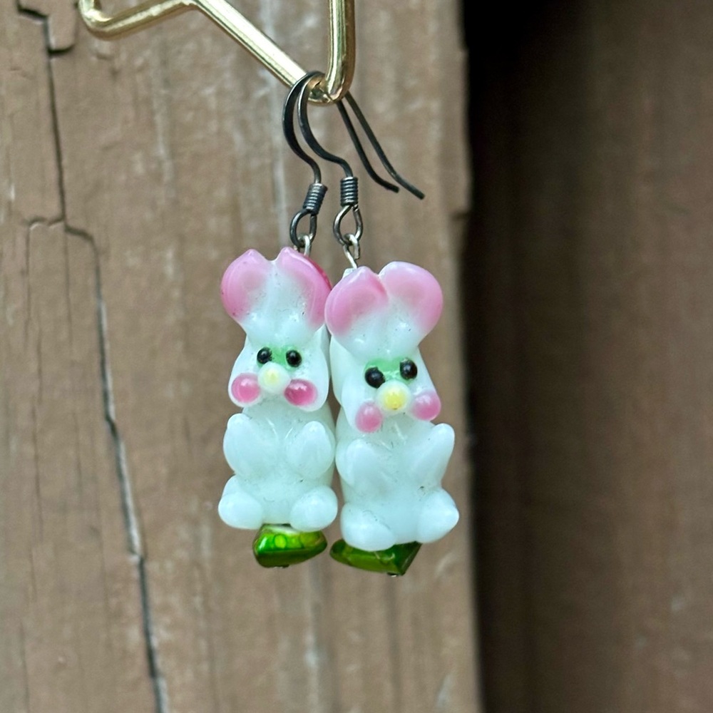 Handmade Easter Bunny 🐰 Glass Lamp Work Dangle Earrings